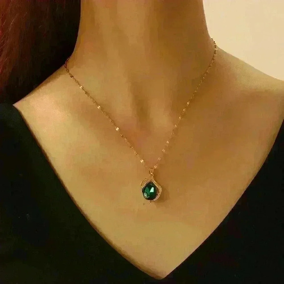 Emerald Teardrop Pendant 18K Gold Filled Necklace: Luxurious Jewelry - Picture 2 of 4